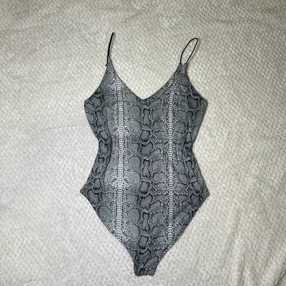 Super soft Snakeprint bodysuit size xs/small - Picture 2 of 2